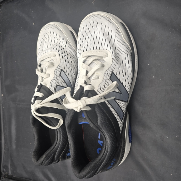 New Balance White and‎ Black Athletic Shoes main image 6